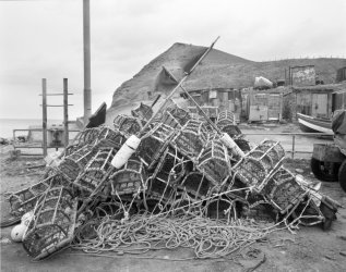 Pyramid of pots, Skinningrove..jpg