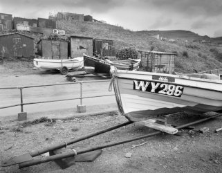 Boats and huts at Skinningrove.jpg