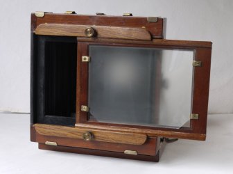 3 camera back with ground glass screen half out.jpg